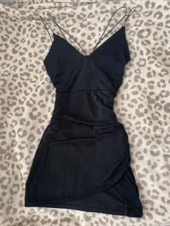 Outlet Sukienka mini czarna