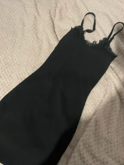 Online H&M sukienka z koronka