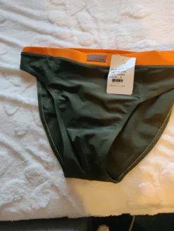 Swim shorts size L