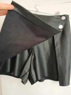 New Stradivarius Tekonahka skort