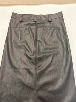 Online Gina Tricot Tekonahkainen maxihame halkiolla