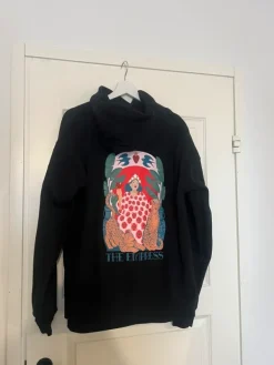 Discount toive The empress huppari