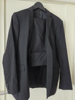 Hot Tiger of Sweden miesten puku