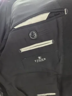 Hot Tiger of Sweden miesten puku