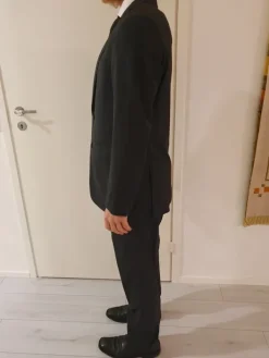 Outlet Tiger of Sweden -puvuntakki ja housut