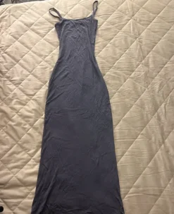 Sale tiukka maxi mekko