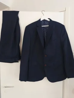 Online Tom Tailor tummansininen puku