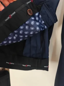 Online Tom Tailor tummansininen puku