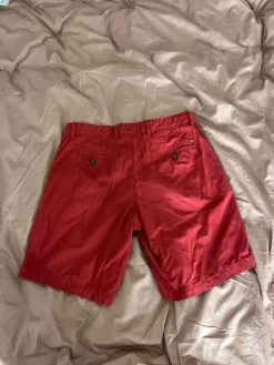 Best Tommy Hilfiger punaiset shortsit