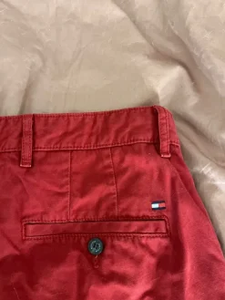 Best Tommy Hilfiger punaiset shortsit