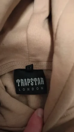 Trapstar hoodie beige koko:M (mutta menee enemmän menee S)