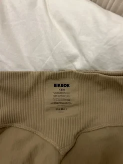 Online Bik Bok treenihousut