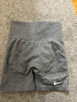 Sale Nike treenishortsit