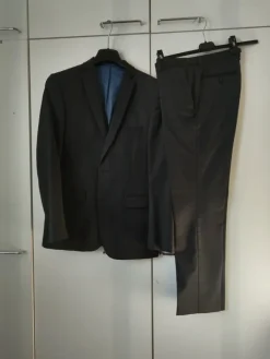 Dressmann Tumma puku