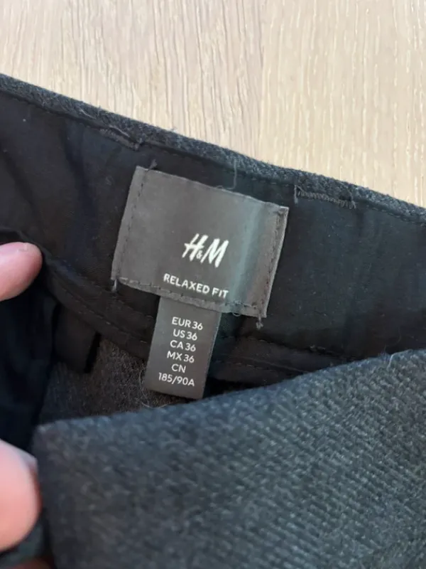 Sale H&M Tumman harmaat pukuhousut
