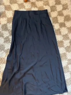 Clearance Bik Bok Tumman sininen midi hame