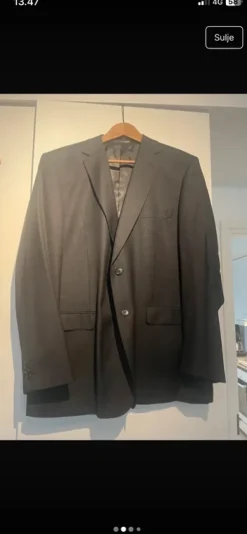 New Dressmann Tummanharmaa puku 56