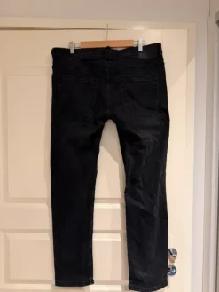 Outlet SMOG tummanharmaat farkut