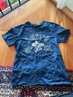 Levi's Tummansininen t-paita