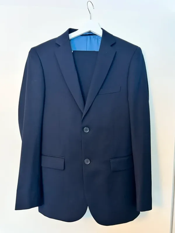 Sale Dressmann Tummansininen miesten puku