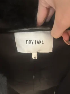 Sale Tummansininen tekoturkis