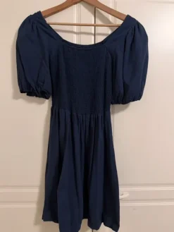 Outlet Vero Moda Tummansininen trikoomekko, koko M