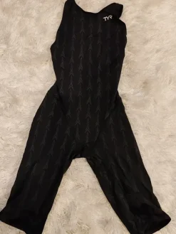 Best TYR - kisauimapuku (koko D128)