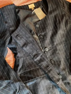 Online Tyylikäs H&M laivastonsininen pellavajakku koko 44, uusi