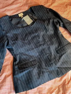 Online Tyylikäs H&M laivastonsininen pellavajakku koko 44, uusi