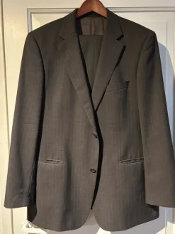 Discount Tyylikäs Hugo Bossin puku