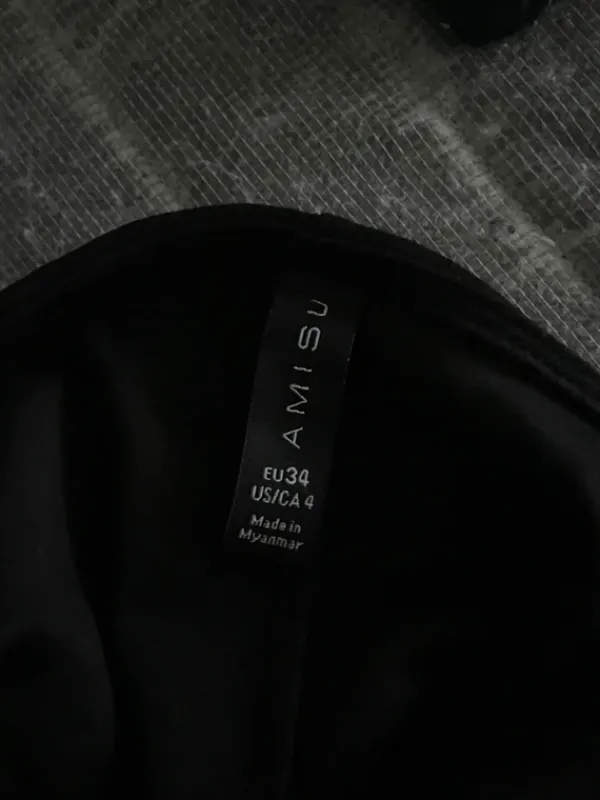 New Yorker Tyylikäs musta juhlahaalari strasseilla