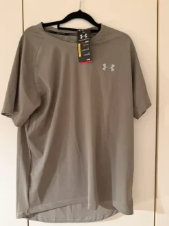 Hot Under Armour t-shirt