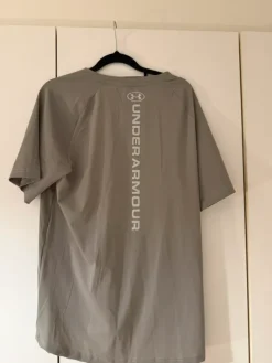 Hot Under Armour t-shirt