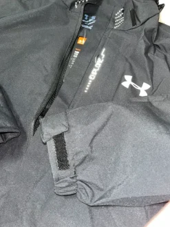 Hot Under Armour tuulitakki