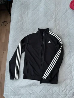 Best adidas urheilupuku