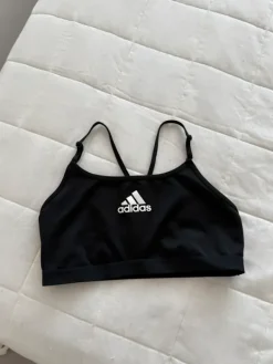 Hot adidas Urheilutoppi