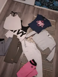 Sale Urheiluvaatteita s-m