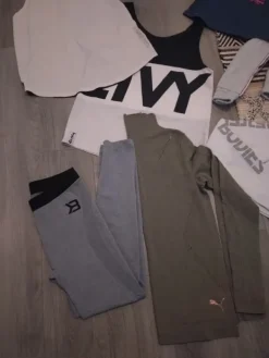 Sale Urheiluvaatteita s-m