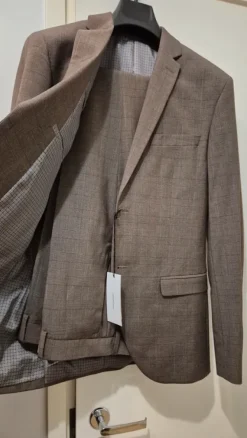 Isaac Dewhirst Uusi miesten puku