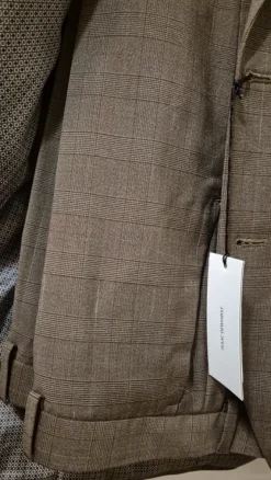 Isaac Dewhirst Uusi miesten puku