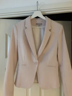 Vaaleanpunainen bleiseri