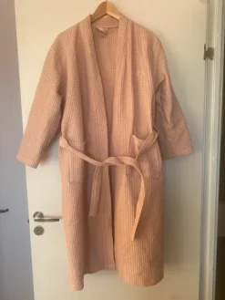 Outlet Vaaleanpunainen kypytakki