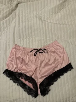 New Amisu Vaaleanpunaiset pitsishortsit L/XL