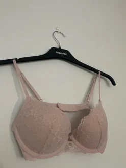 Hot H&M Vaaleanpunaiset push up rintaliivit