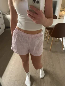 Best New Yorker vaaleanpunaiset shortsit