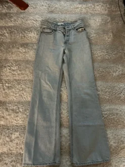 Sale H&M Vaaleansiniset boot cut farkut
