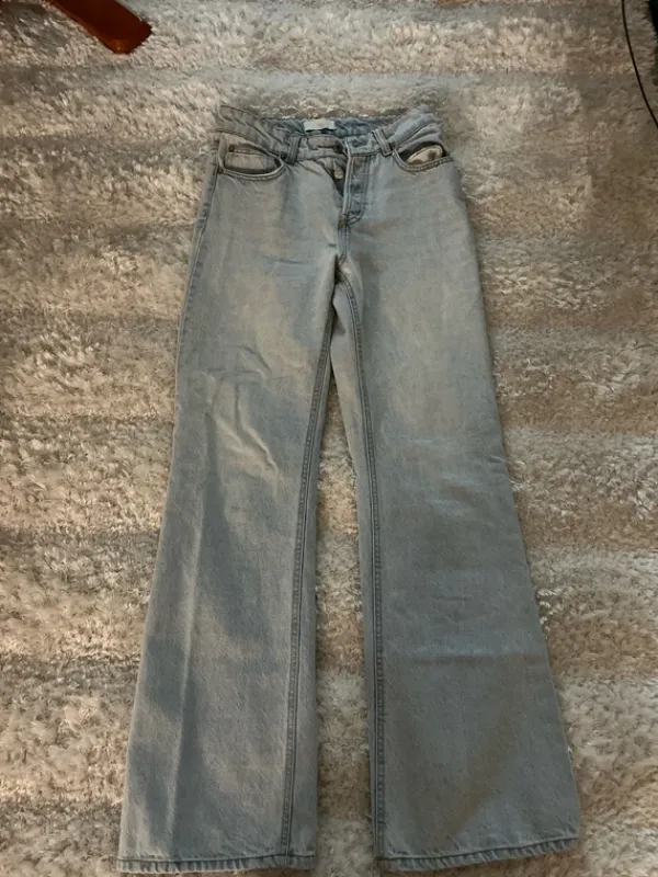 Sale H&M Vaaleansiniset boot cut farkut