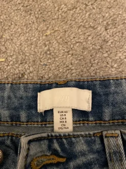 Clearance H&M Vaaleensiniset jortsit