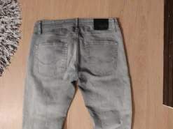 New Jack & Jones Vaalien harmaat farkut.