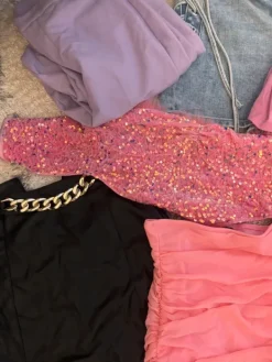 New useita vaatepaketti